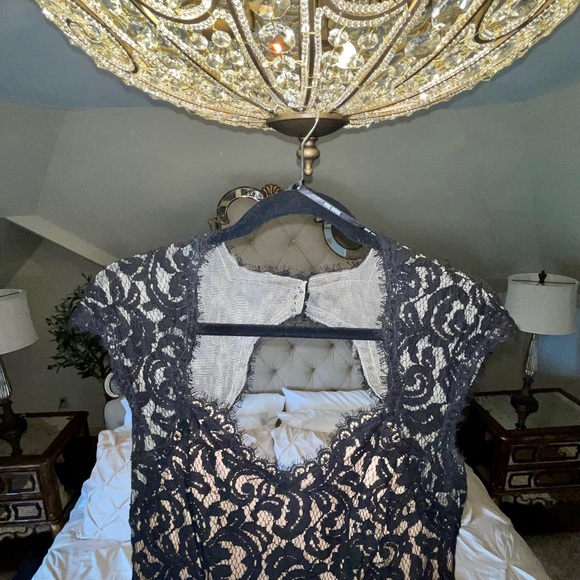 Women’s Tadashi gown size 8 - Picture 3 of 7